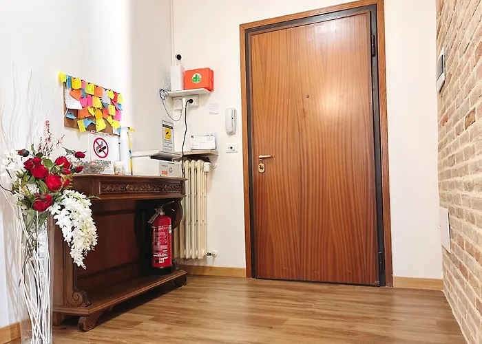 Marco Polo House Проживание в семье *