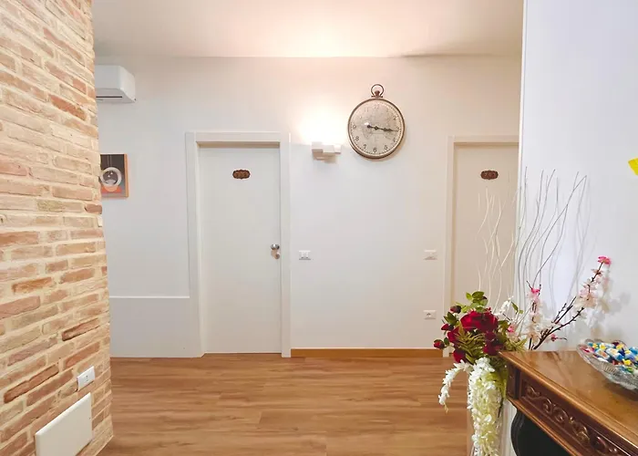 Marco Polo House Проживание в семье