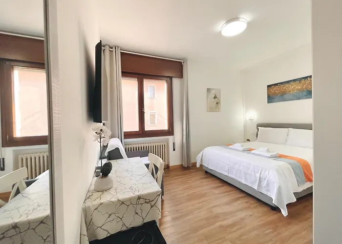 Marco Polo House Проживание в семье *