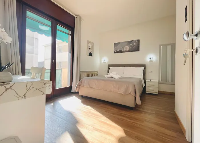 Marco Polo House Проживание в семье